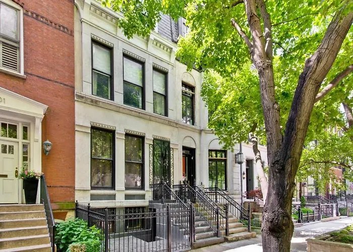 Historic Luxury Townhouse In Downtown *