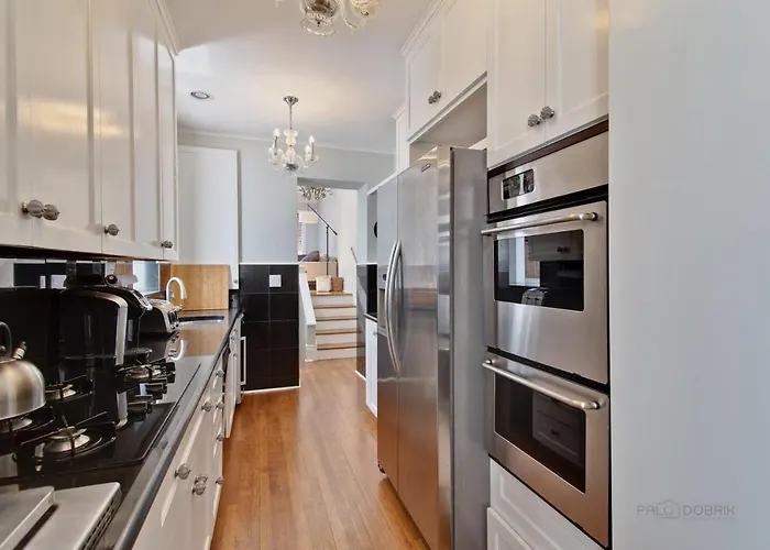Historic Luxury Townhouse In Downtown